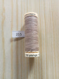 Fil Guterman pour tout coudre - 100 m - Beige foncé N° 215