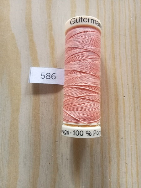 Fil Guterman pour tout coudre - 100 m - Rose orangé N° 586