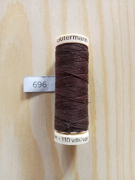 Fil Guterman pour tout coudre - 100 m - Marron N° 696