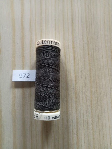 Fil Guterman pour tout coudre - 100 m - Kaki très foncé N° 972